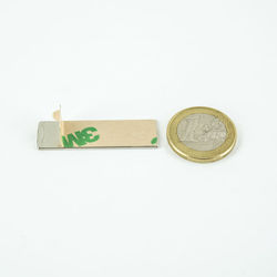 Магнит Правоъгълен 40x12x1mm Самозалепващ Неодим Магнитна Сила 1,2kg Магнит Правоъгълен 40x12x1mm Самозалепващ Неодим Магнитна Сила 1,2kg