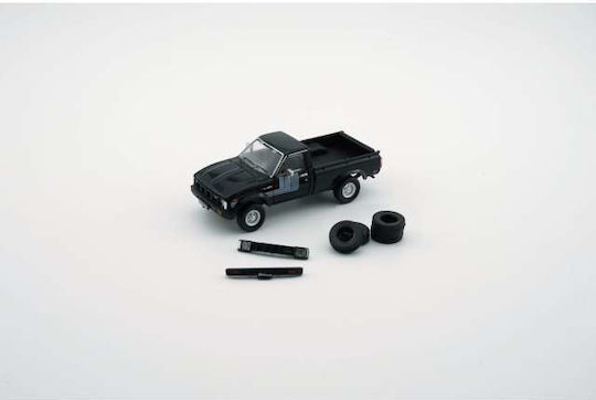 Machetă Mașină Toyota Hilux Negru Extra Roți și Bara 1:64 BM Creations