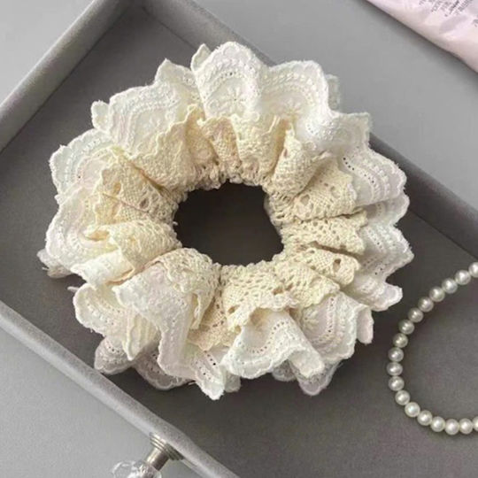 Classic Cabbage Hair In Delicate Embroidered Lace Cream
