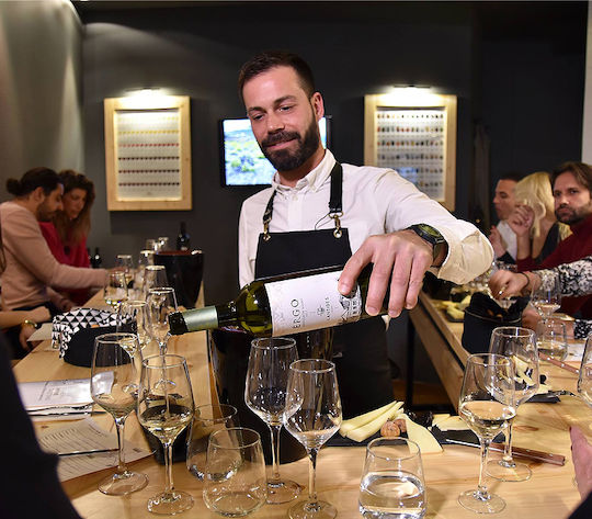 White Wine Tasting & Virtual Tour 6 Άτομα Group