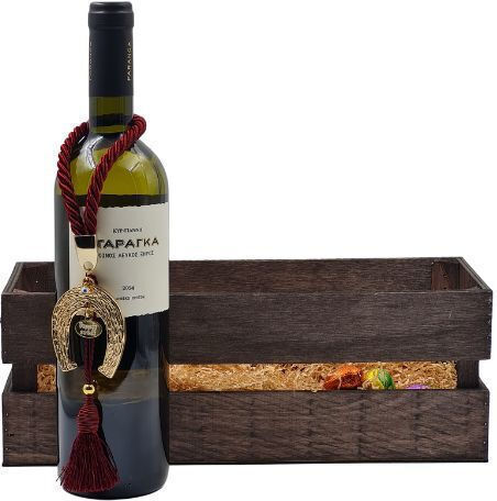 Easter Gift Basket White Wine Paranga & Gouri Horseshoe Tychis – Elegant Choice of Prosperity