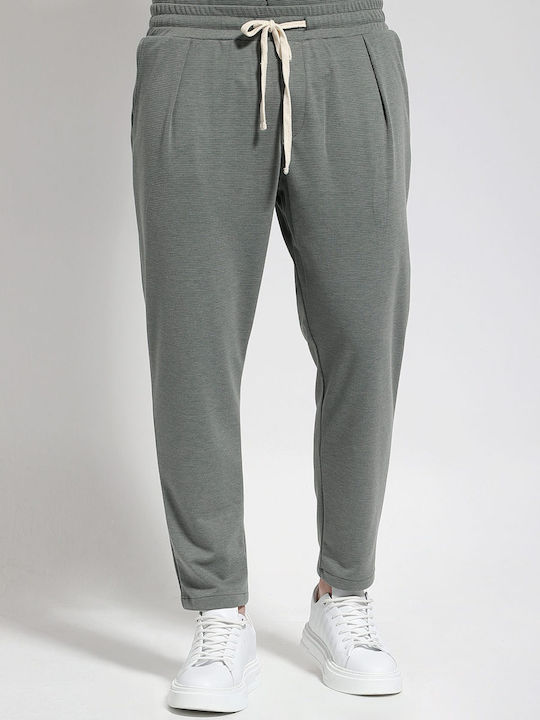 Trousers in Loose Fit Green