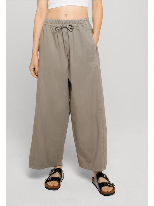 Women's Fabric Capri Trousers in Loose Fit Cloud