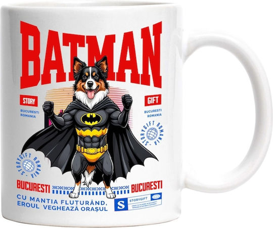 Câine Ciobănesc Australian în Costum Batman cu Pelerină, Erou Nocturn, Desen Animat, Copii, Iubitori de Animale Cană Ceramică Albă 330 ml Personalizat