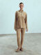 Samt-Set aus Damenbluse und Hose in Beige
